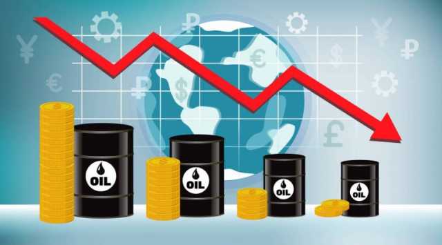 المخاوف بشأن الطلب وصعود الدولار يهبطان بأسعار النفط والذهب في التعاملات الفورية اليوم