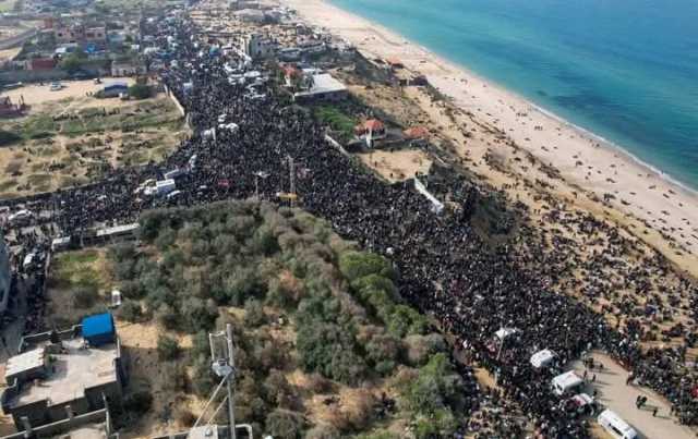 وفقًا لاتفاق وقف إطلاق النار.. عودة النازحين إلى مدينة غزة وشمال القطاع بدءًا من صباح اليوم