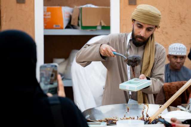 قرية الجنادرية.. صناعة نشاط تجاري كبير