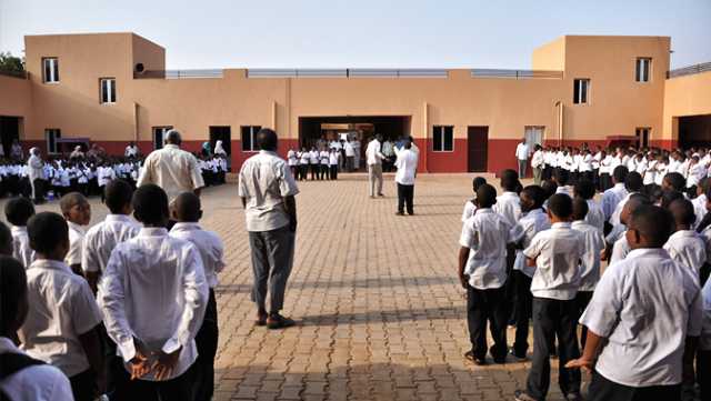 السودان: مركز المناهج يفرغ من إعداد كتب ومقررات الصف الثالث المتوسط ويحذر