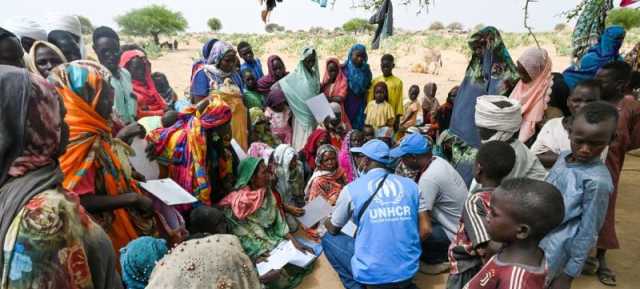 معظمهم من السودانيين ..مليون ونصف لاجئ في تشاد يواجهون خطر المجاعة والأوبئة