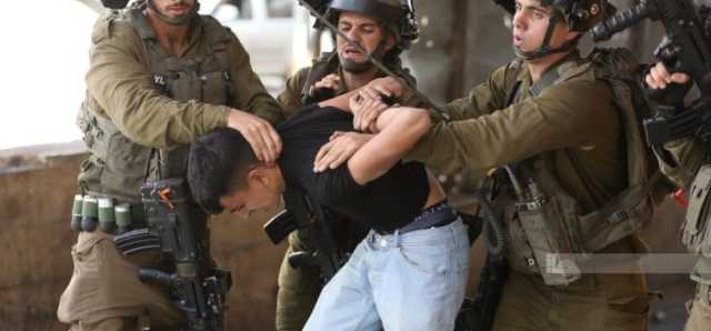 العدو الصهيوني يعتقل 29 فلسطينيا في مناطق متفرقة من الضفة