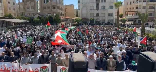مسيرة حاشدة في محيط سفارة الكيان الصهيوني في عمان دعماً للمقاومة ورفضاً للتهجير