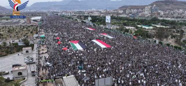 حشود مليونية بالعاصمة صنعاء في مسيرة “لا عزة لشعوب الأمة دون الانتصار لغزة”