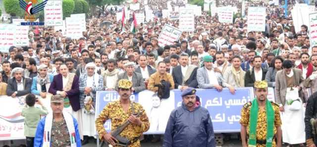 أبناء إب يحتشدون في 61 ساحة في مسيرات “مع غزة والأقصى.. جهاد وثبات حتى النصر”