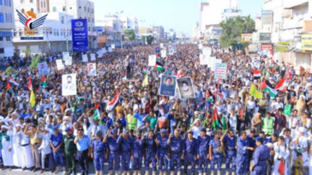 مسيرات حاشدة في 97 ساحة بالحديدة دعما وإسنادا لغزة ولبنان