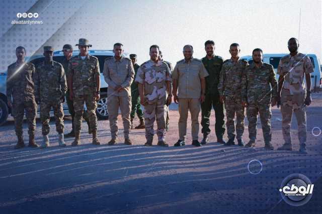 اجتماع ضباط اللواء 128 المعزز مع اللواء طارق بن زياد في قاعدة تمنهت العسكري