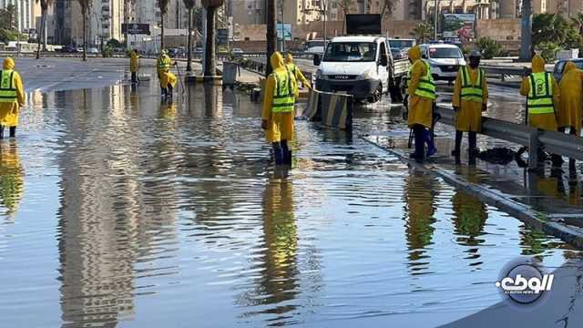 شفط تجمعات مياه الأمطار بعدد من مناطق طرابلس