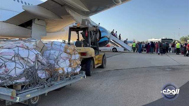 “الحكومة المنتهية” ترسل طائرة مساعدات و87 عنصراً طبياً إلى المنطقة الشرقية