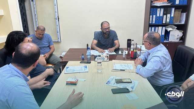 “عبد الجليل” يجتمع مع مدير عام مستشفى الوحدة التعليمي في درنة