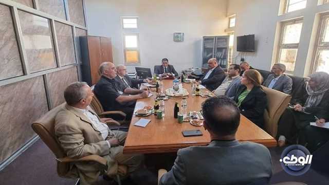 وزير العمل والتأهيل يزور مكتب العمل في قمينس رفقة الوفد الأردني