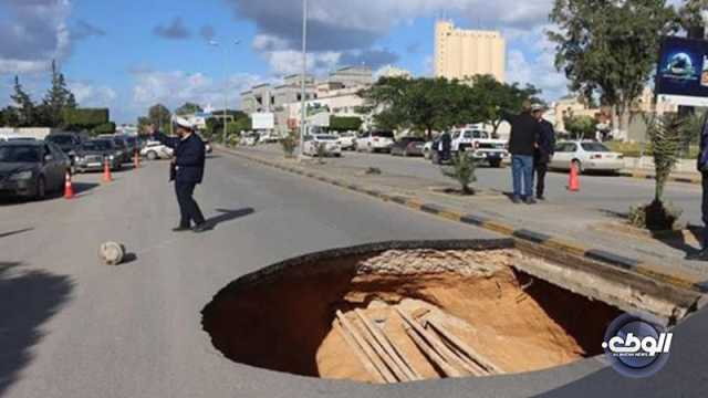 هبوط أرضي جديد أمام دار الرحمة بطريق الجامعة في طرابلس