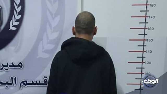 البحث الجنائي بنغازي يضبط شخصين من الجنسية المصرية بحوزتهم قطع من مادة الحشيش