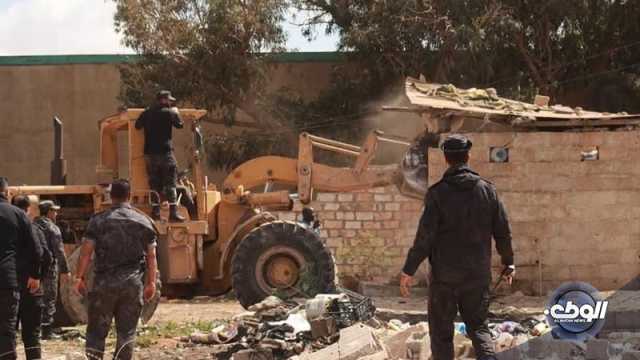جهاز الحرس البلدي بنغازي يباشر بإزالة العشوائيات بمنطقة شبنة