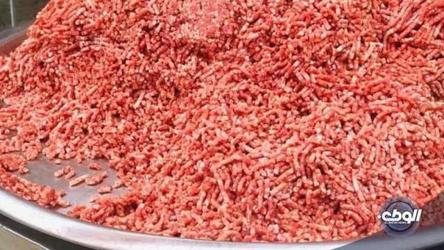 إعدام كميات كبيرة من اللحم المفروم في سبها