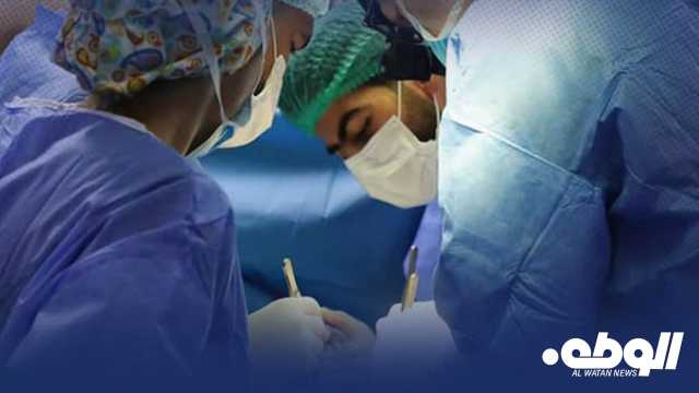 فريق أمريكي يُجري عمليات جراحية للأطفال في مركز زلتين الطبي