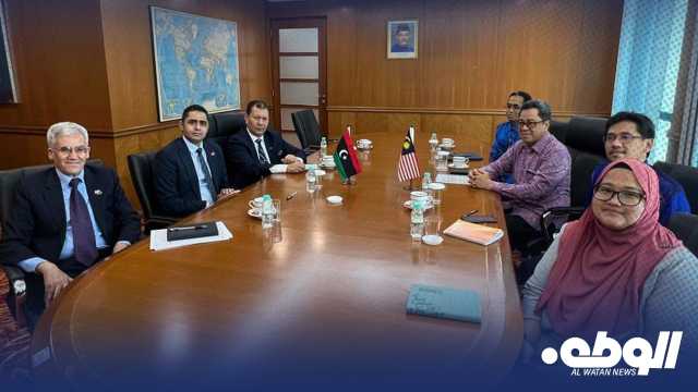 بحث تطوير العلاقات الليبية الماليزية وفتح آفاق التعاون