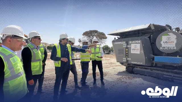 الولايات المتحدة تقدم إلى بلدية أبو سليم آلة لإعادة تدوير مخلفات البناء