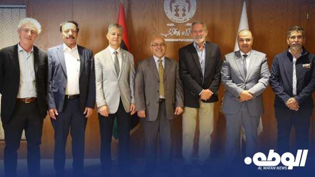 رئيس المجلس التسييري لبلدية بنغازي يلتقي الشركات الأمريكية الأربعة الكبرى في مجال الزراعة