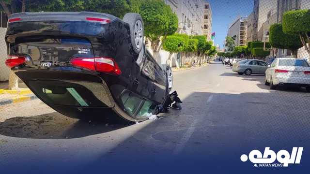 انقلاب سيارة بحادث سير في طرابلس  