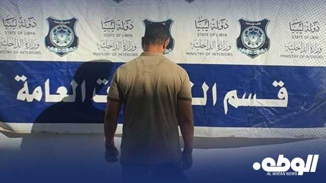 مديرية أمن بنغازي تلقي القبض على شخص لقيامه بالنصب والاحتيال على مواطنين