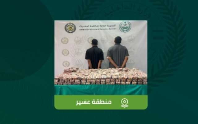 عسير.. 'مكافحة المخدرات' تقبض على مقيمين لترويج 139 ألف قرص طبي