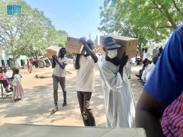 مركز الملك سلمان يوزع 20 طنًا من التمور في السودان