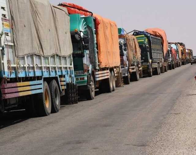 خلافات تعصف بقطاع النقل في عدن والتجار يدفعون رسوم التحصيل مرتين