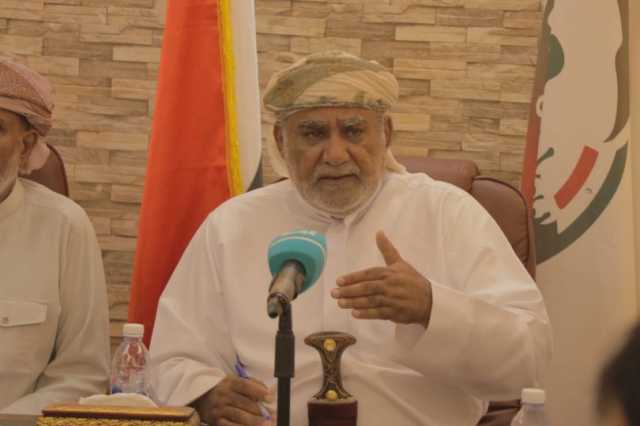 الشيخ الحريزي ينتقد تصريحات رشاد العليمي ويطالبه بسرعة الاعتذار لأبناء محافظة المهرة + (فيديو)