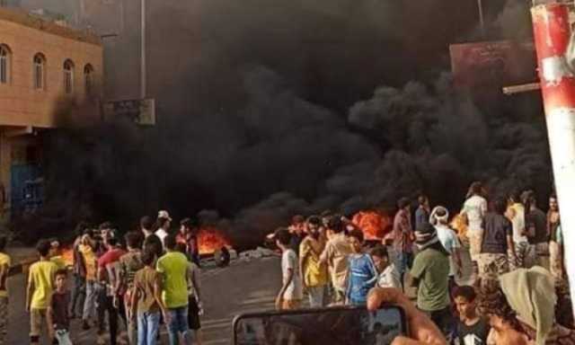 احتجاجاً على استهداف المحتجين .. رئيس الحراك الجنوبي يهاجم الانتقالي ويتهمه بالإجرام (تفاصيل)