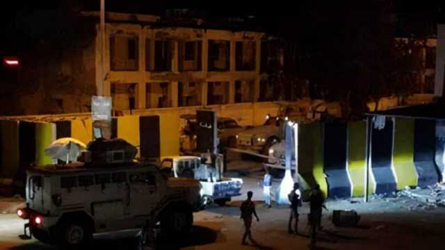 قوات الانتقالي تطفئ الكهرباء عن العليمي في قصر معاشيق الرئاسي بعدن