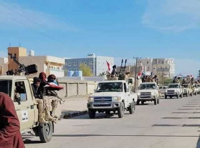 قوات دفاع شبوة المدعومة إماراتياً تكثف انتشارها في محيط مدينة عتق