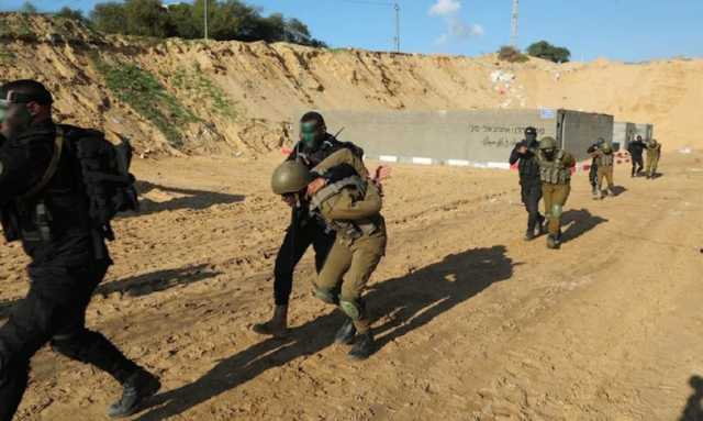 صحيفة بريطانية: الهجوم البري عقد عملية المفاوضات بشأن الأسرى في غزة