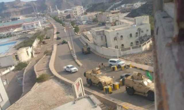 الامارات تستنفر قواتها وتطوق قصر معاشيق في عدن (تفاصيل)