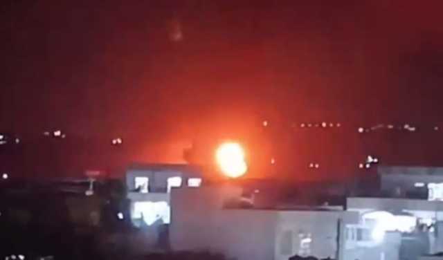 اندلاع حريق كبير داخل قاعدة جوية أمريكية في شمال العراق بعد تعرضها للقصف (فيديو)
