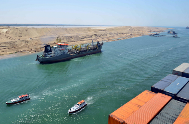 مصر تؤكد عدم تأثر قناة السويس بهجمات البحر الأحمر وتكشف عدد السفن التي غيرت مسارها