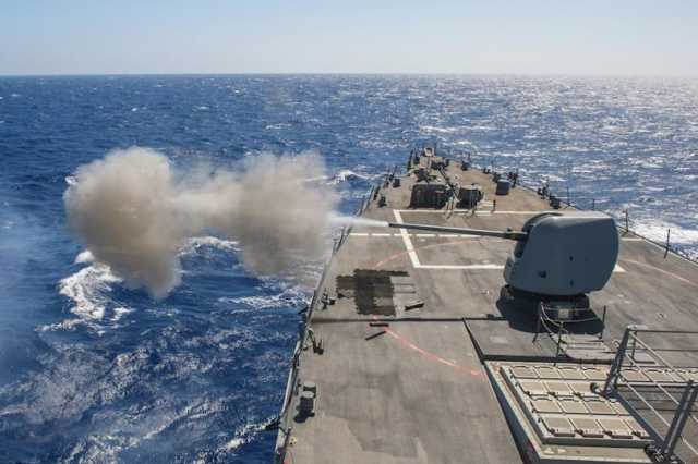 إعلام إسرائيلي: فشل الأسطول الأمريكي في صد هجمات صنعاء في البحر الأحمر يثير انتقادات في الولايات المتحدة