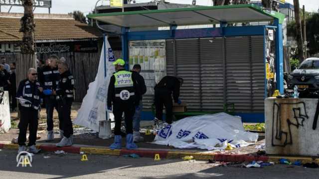 مشاهد من مكان عملية إطلاق النار في مستوطنة “كريات ملاخي” والتي أدت لمقتل 3 إسرائيليين وإصابة 5 آخرين