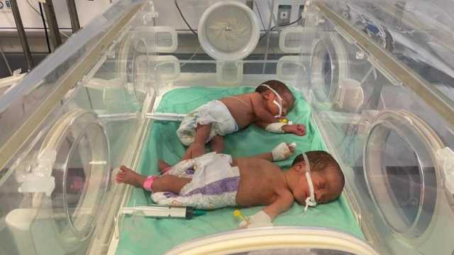 استشهاد 15 طفلاً نتيجة سوء التغذية والجفاف في مستشفى كمال عدوان بغزة