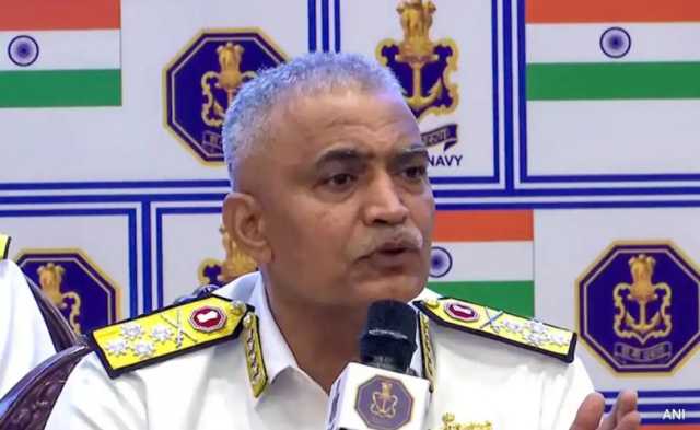 قائد البحرية الهندية مكذباً رواية أمريكا: الحوثيون يستهدفون السفن المرتبطة بـ”إسرائيل”