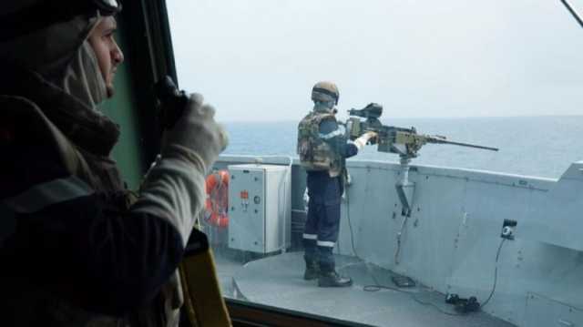 قناة فرنسية توثق تحذيرات الحوثيين للسفن في البحر الأحمر وسط هجمات صاروخية (فيديو)