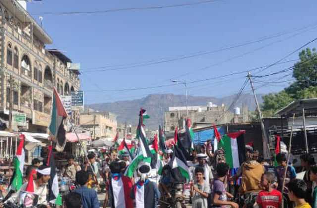 الحراك الجنوبي يخرج في مسيرة حاشدة تضامناً مع غزة ورفضاً لتدهور الأوضاع في عدن