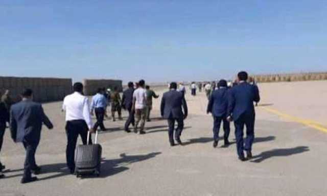 وزراء في حكومة بن مبارك يغادرون عدن إلى الرياض بشكل مفاجئ