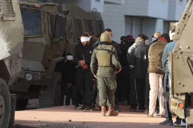 الاحتلال الإسرائيلي يعتقل 25 فلسطينياً في الضفة الغربية