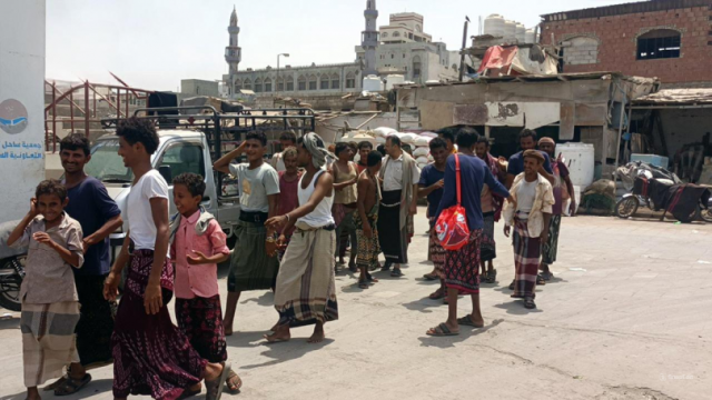 عودة 40 صياداً يمنياً إلى الحديدة بعد شهرين من الاختطاف والتعذيب في سجون إريتريا