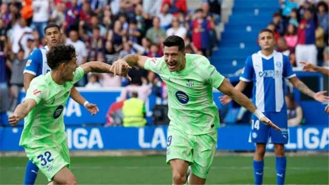 برشلونة يقهر ألافيس بـ”هاتريك” ليفاندوفسكي