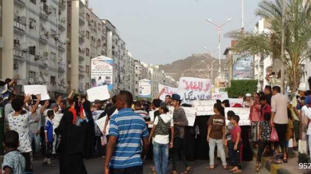 الانتقالي: “حكومة عدن” عاجزة عن الوفاء بالتزاماتها وأداء واجباتها 