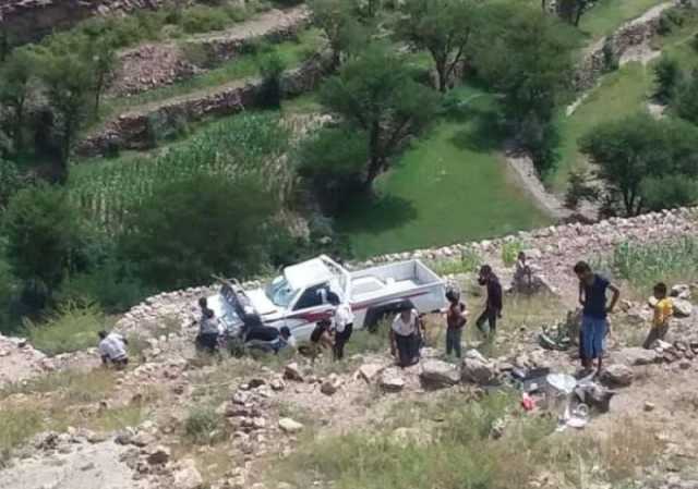 انزلاق سيارة من عقبة مخيفة جنوبي اليمن ومقتل وإصابة الركاب