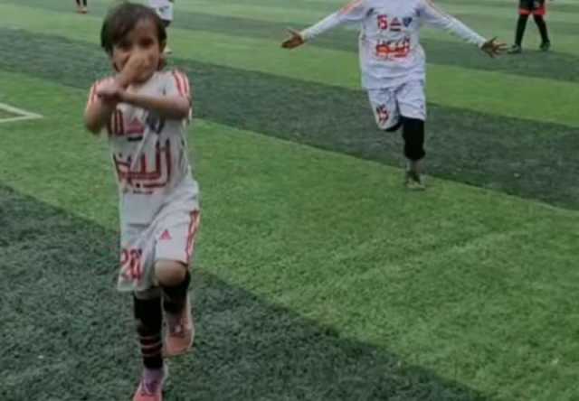 رونالدو اليمن .. شاهد أصغر لاعب يمني يقلد أسطورة النصر السعودي بحركات رياضية مبهرة ”فيديو”