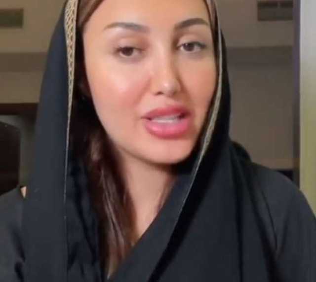 شاهد ”كيد النساء”.. مشهورة سعودية تنصح الفتيات: ”إذا تبي زوجك يعيطك الأموال استخدمي هذه الطريقة”